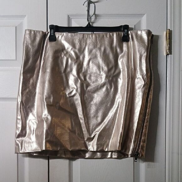 Future Collective faux leather champagne color mini skirt Sz XXL NWT - Picture 1 of 7